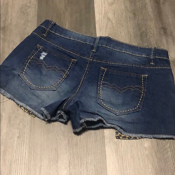 Leopard denim shorts - Picture 2 of 3